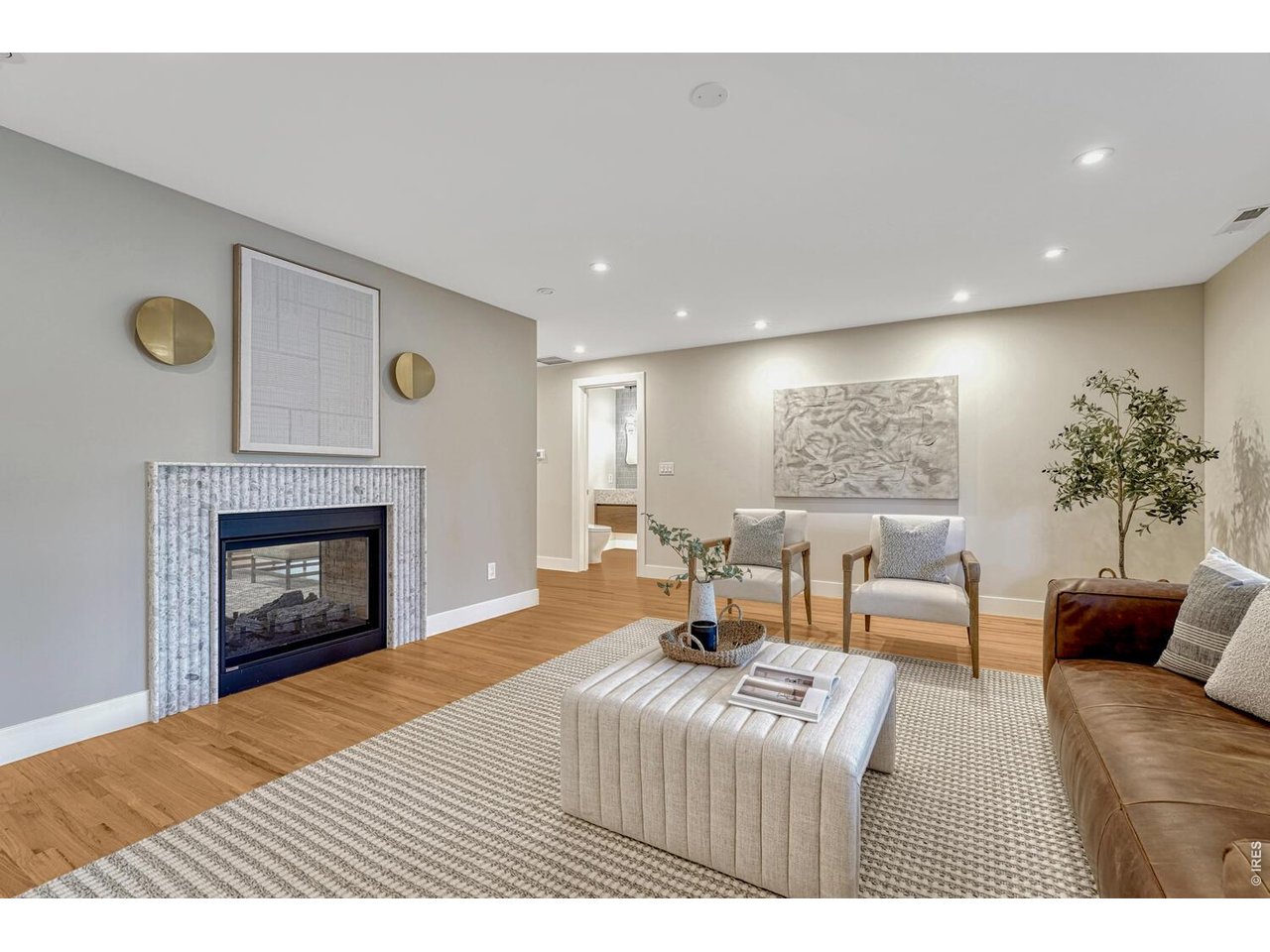 3080 E Flora Pl