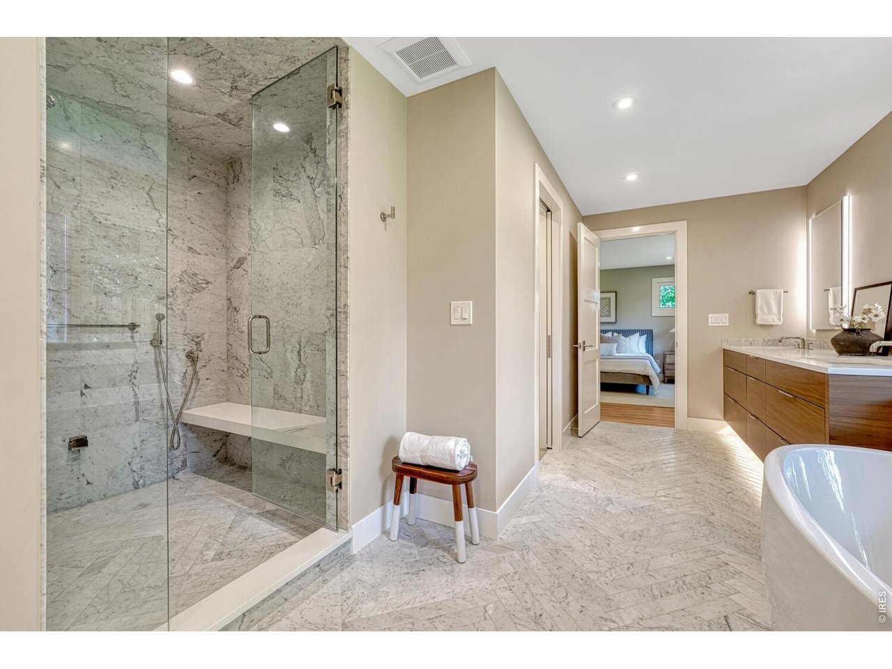 3080 E Flora Pl