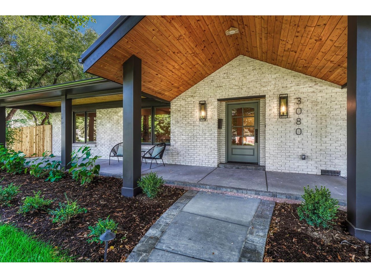 3080 E Flora Pl