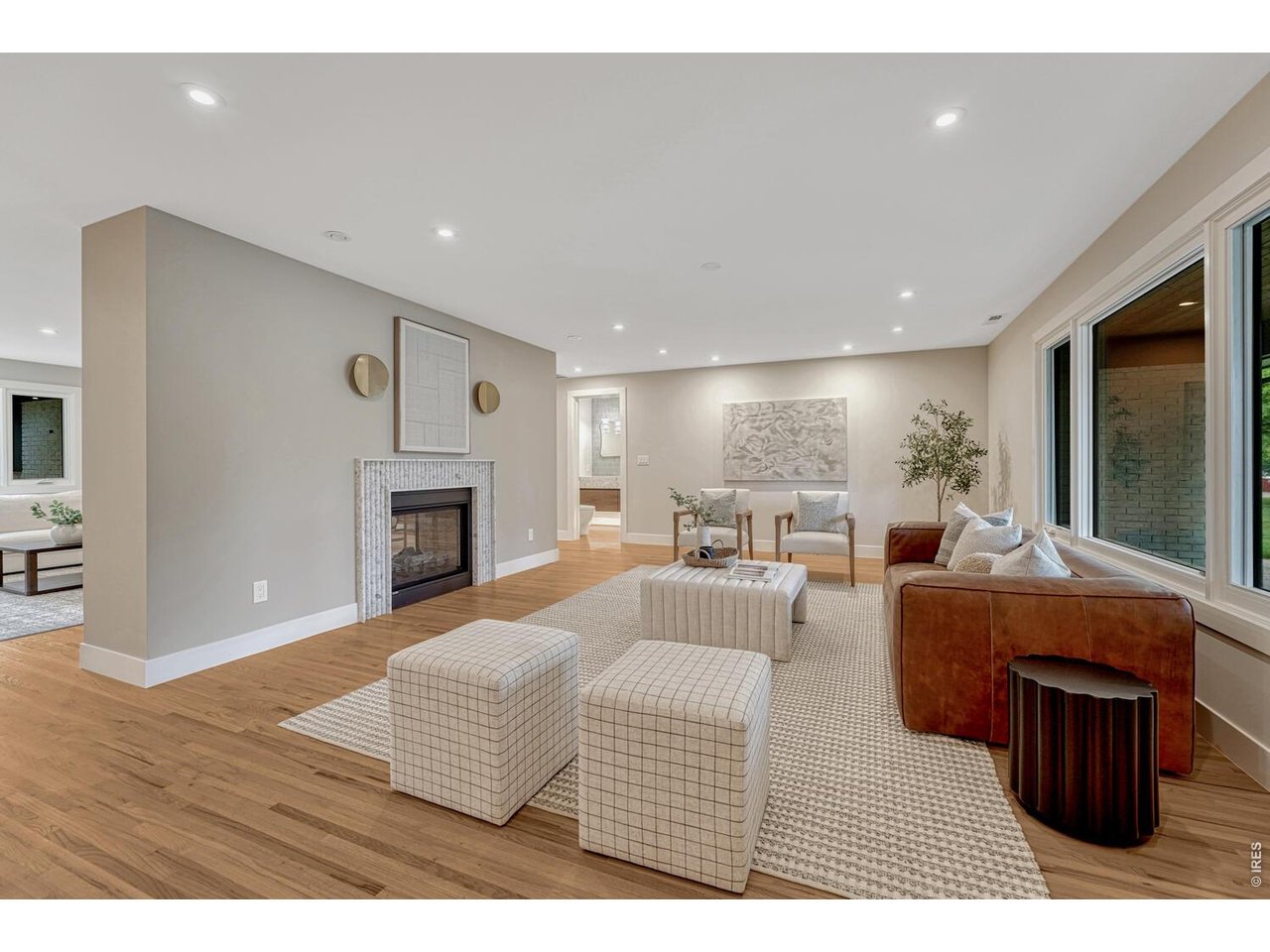 3080 E Flora Pl