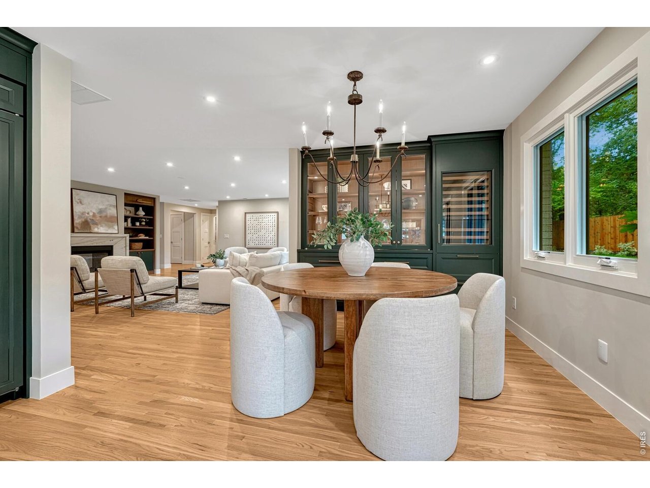 3080 E Flora Pl