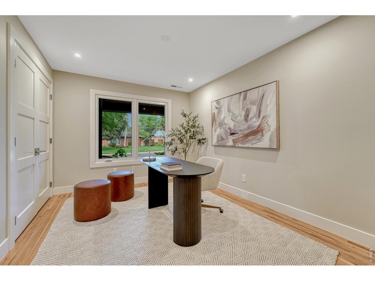 3080 E Flora Pl