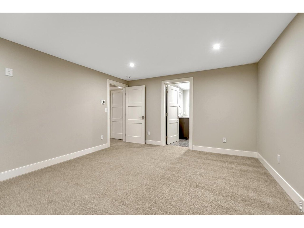 3080 E Flora Pl