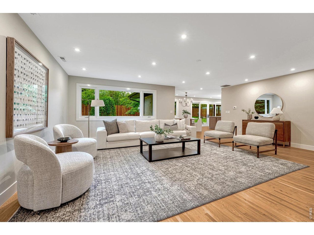 3080 E Flora Pl
