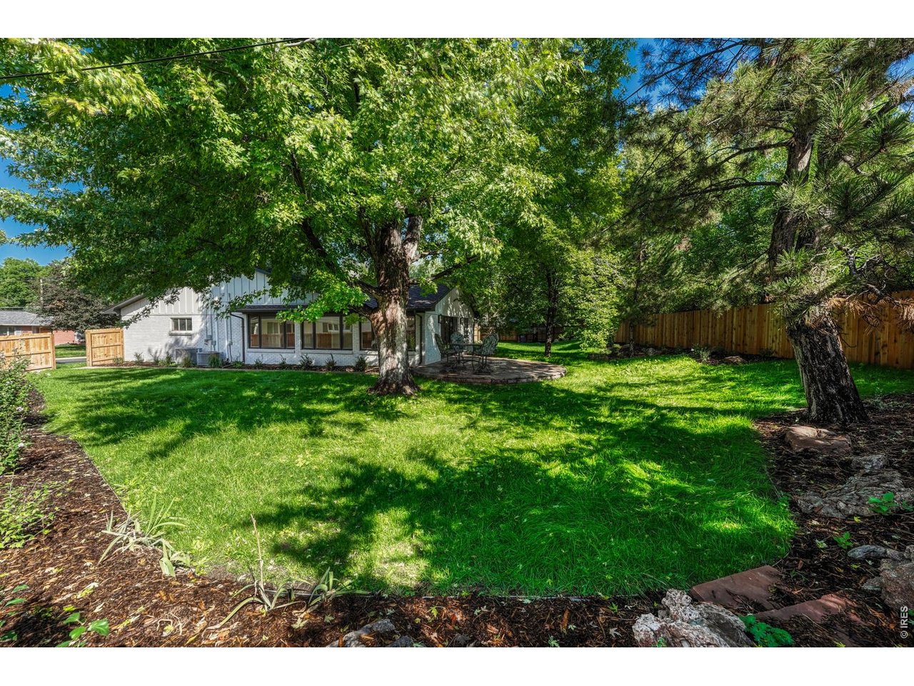 3080 E Flora Pl
