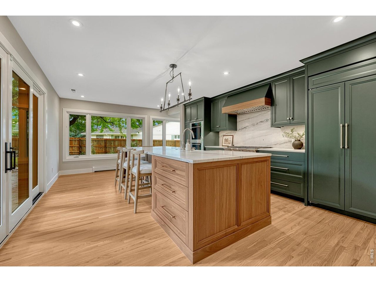3080 E Flora Pl