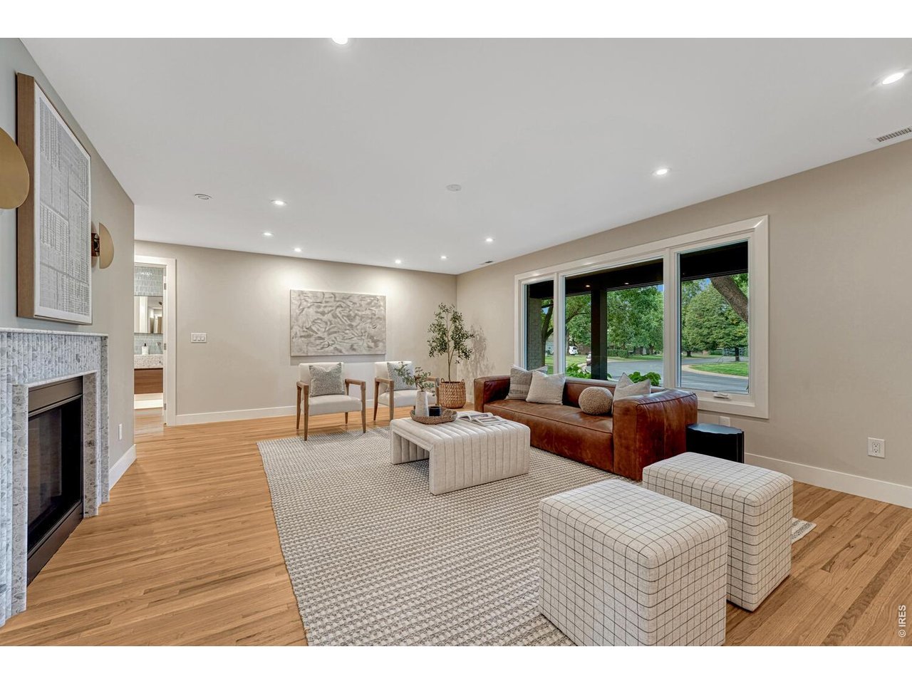 3080 E Flora Pl