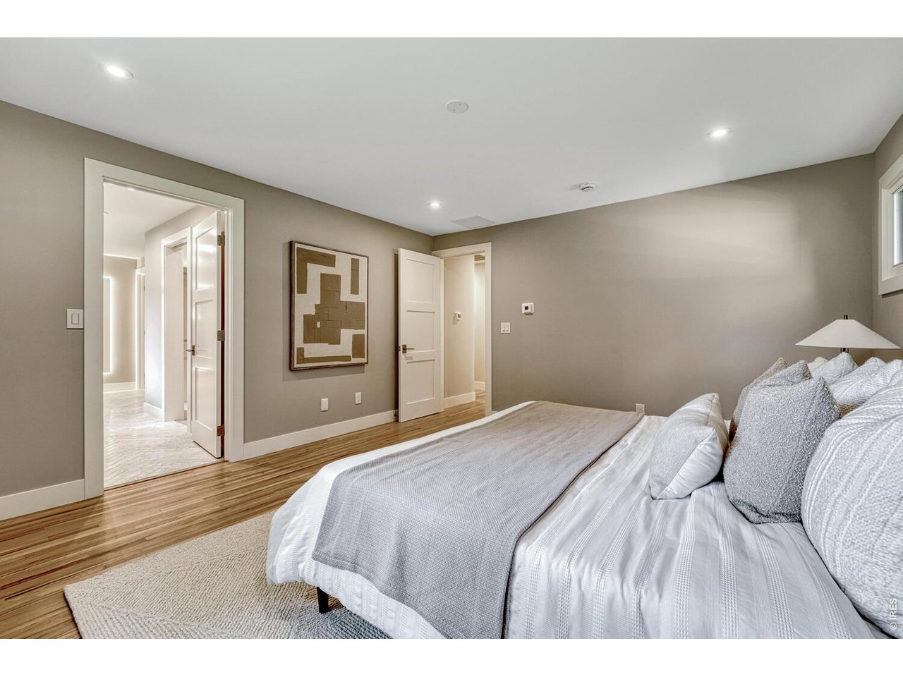 3080 E Flora Pl