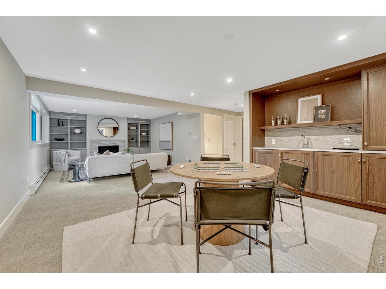 3080 E Flora Pl