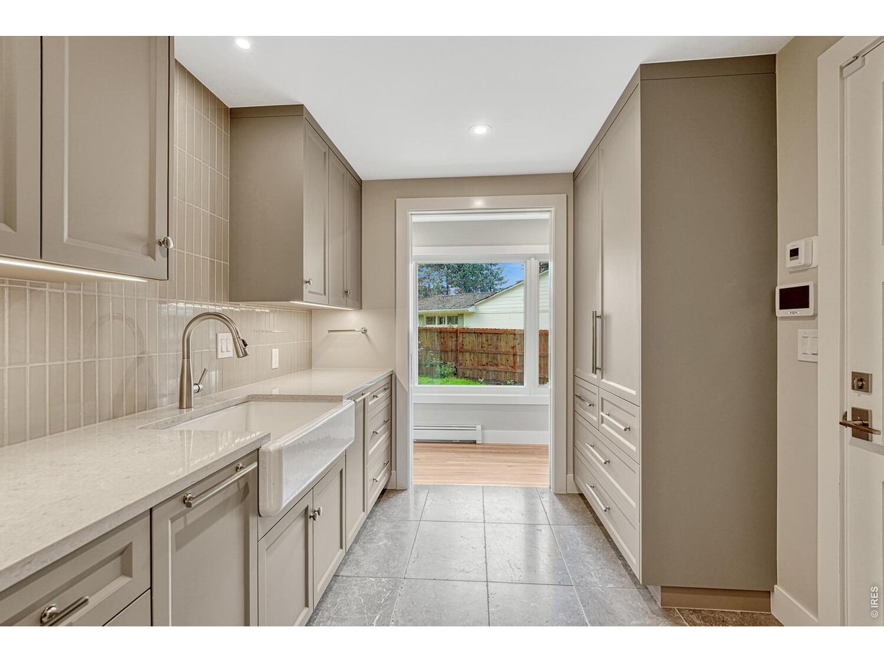 3080 E Flora Pl