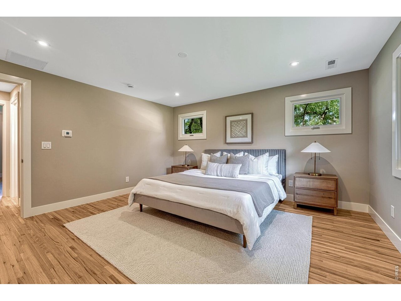 3080 E Flora Pl