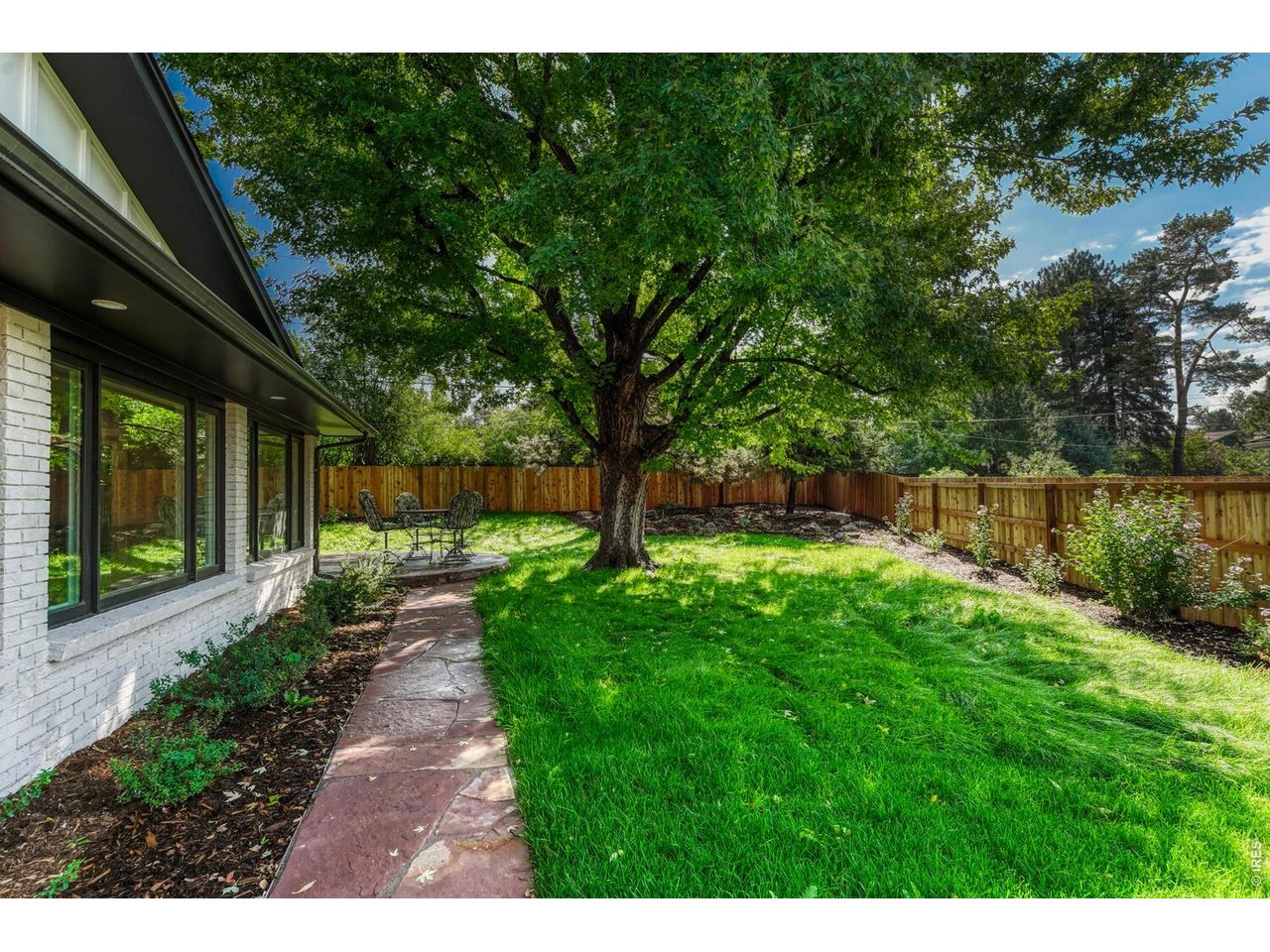 3080 E Flora Pl