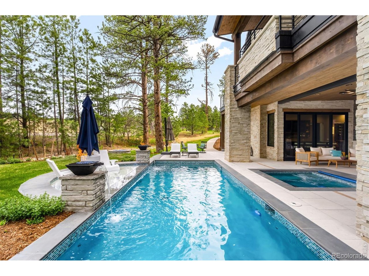 1151 Country Club Pkwy