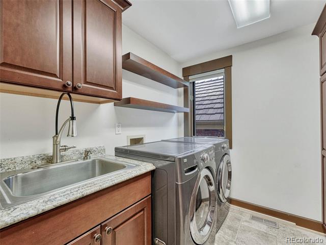 10007 Oak Tree Court