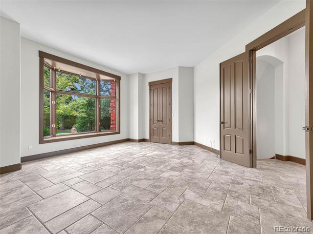 10007 Oak Tree Court