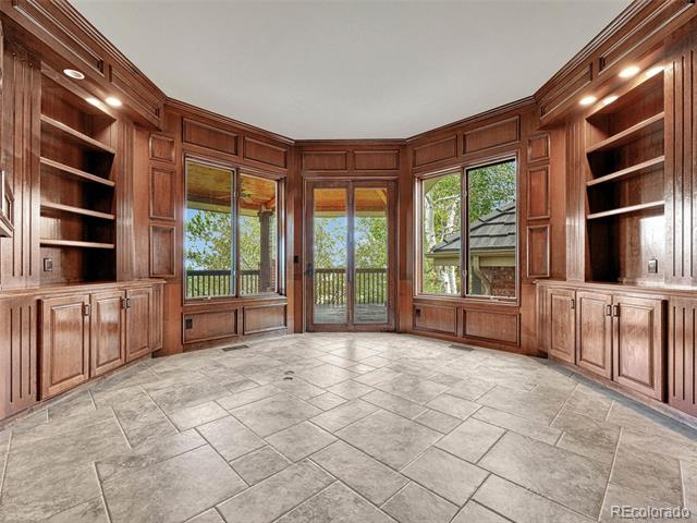 10007 Oak Tree Court