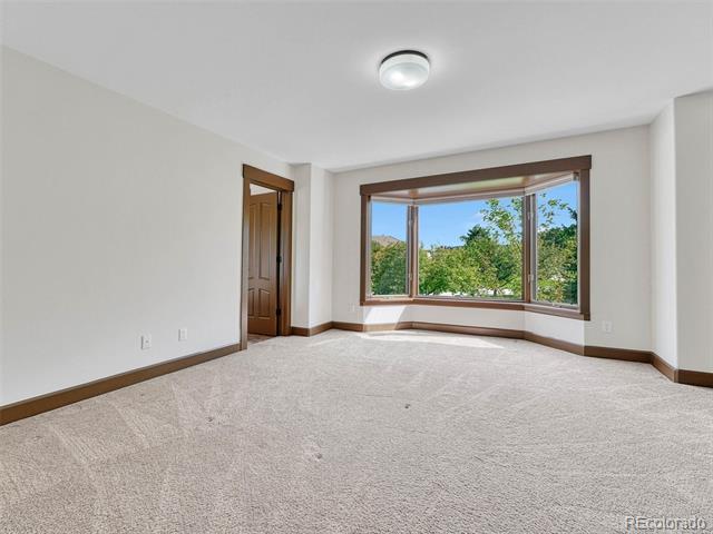 10007 Oak Tree Court