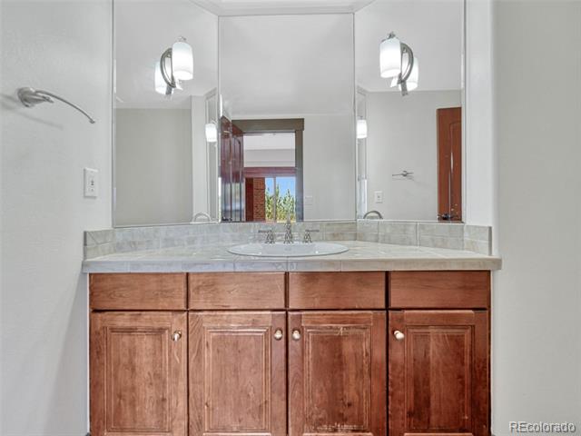 10007 Oak Tree Court