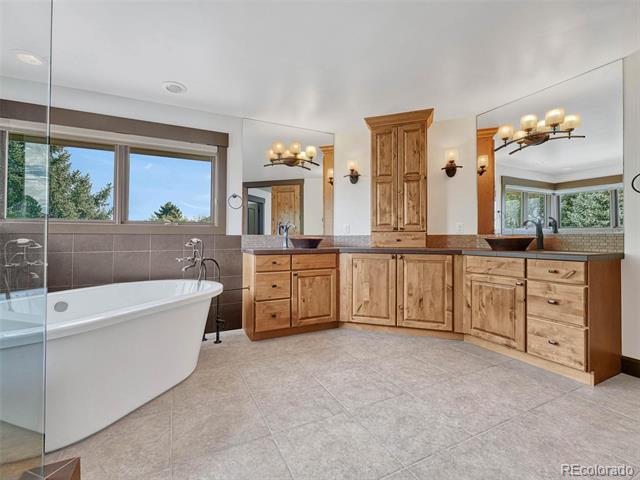 10007 Oak Tree Court