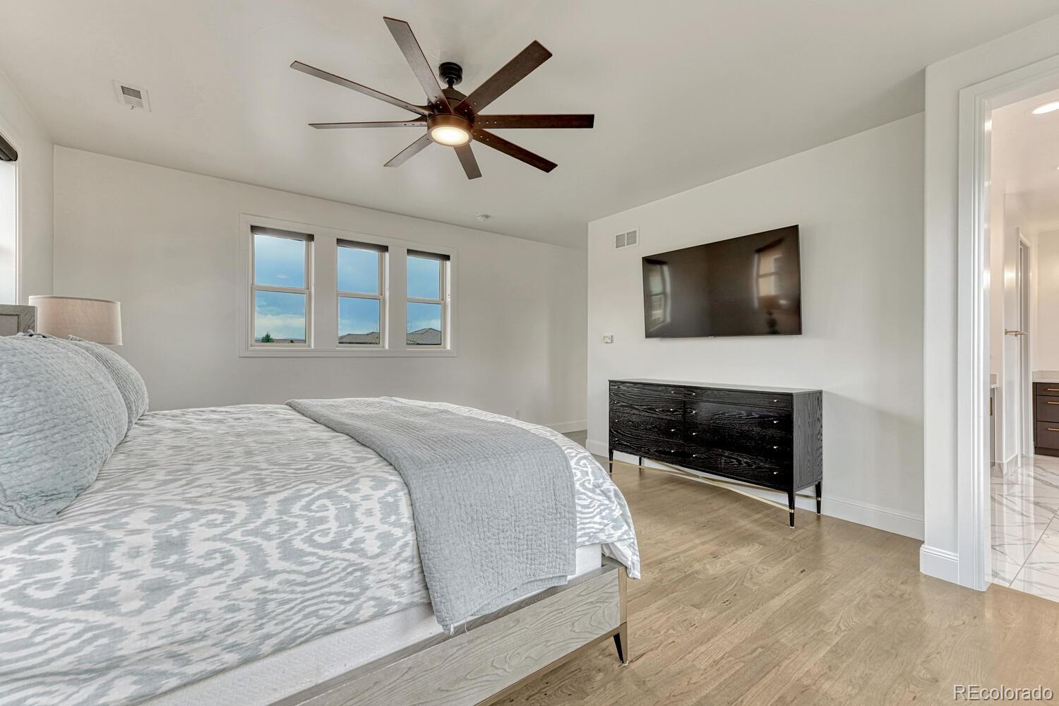 9486 E Winding Hill Avenue