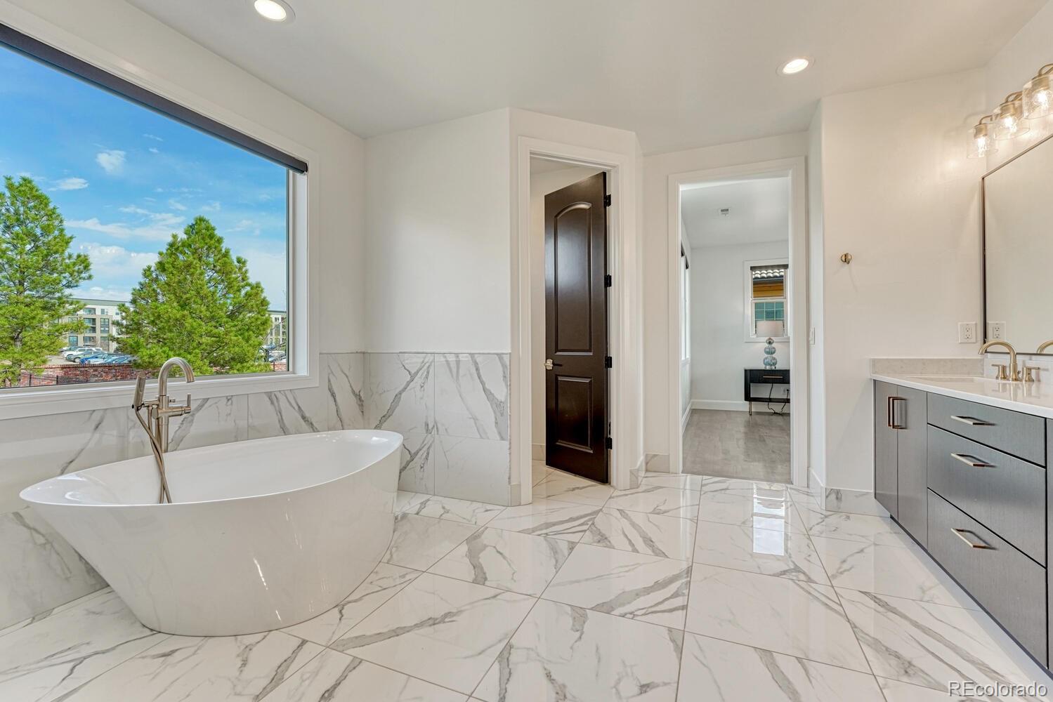 9486 E Winding Hill Avenue