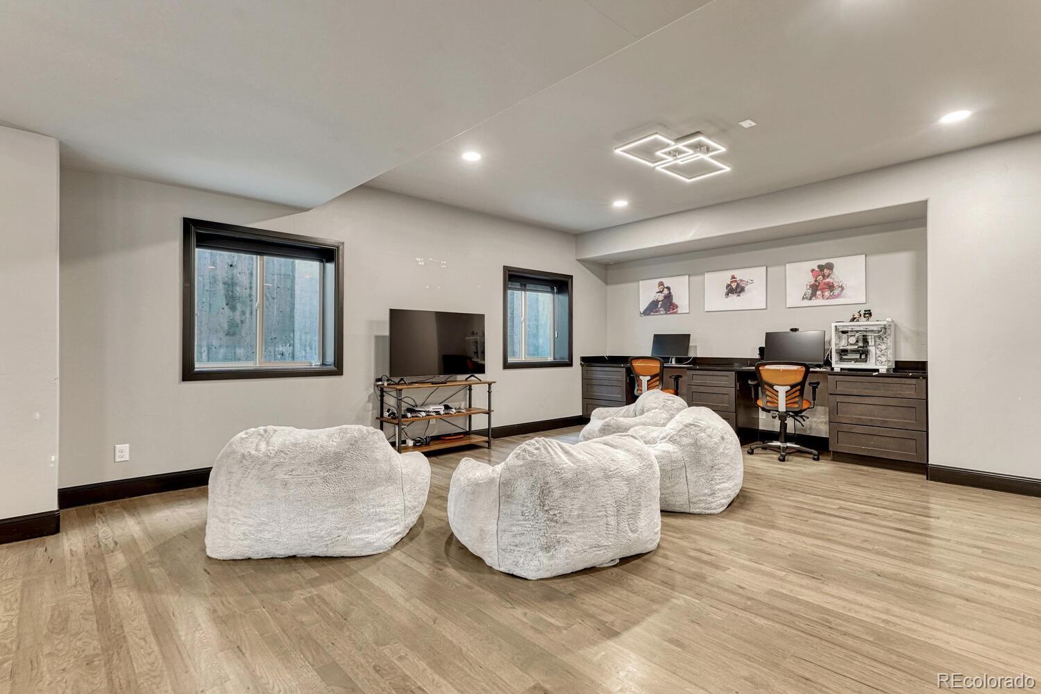 9486 E Winding Hill Avenue