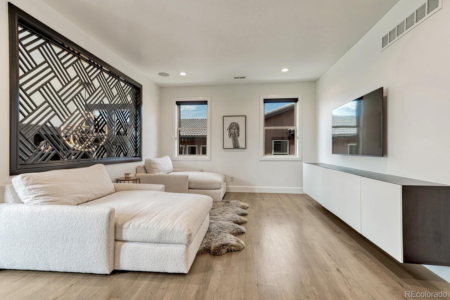 9486 E Winding Hill Avenue