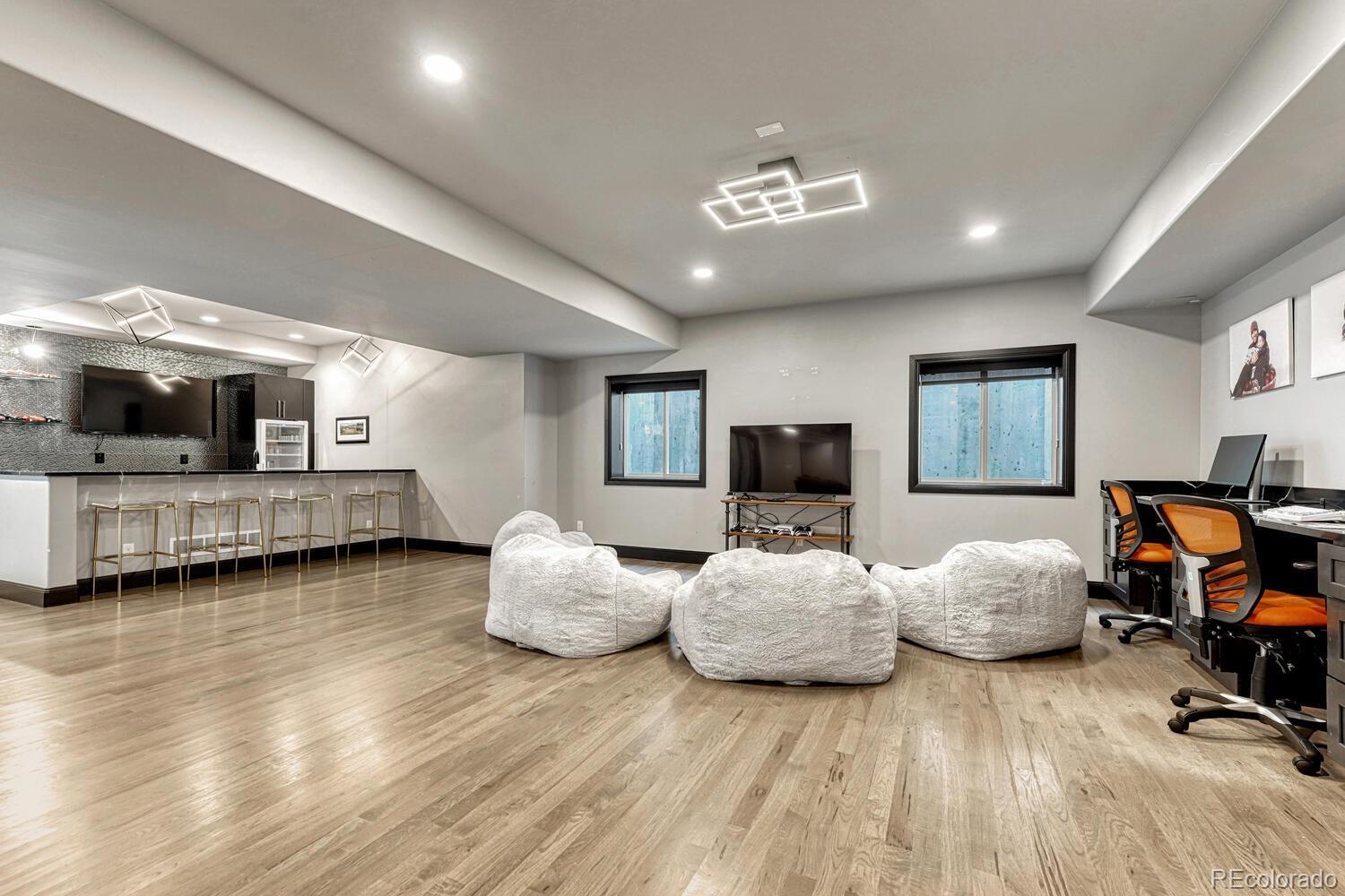 9486 E Winding Hill Avenue