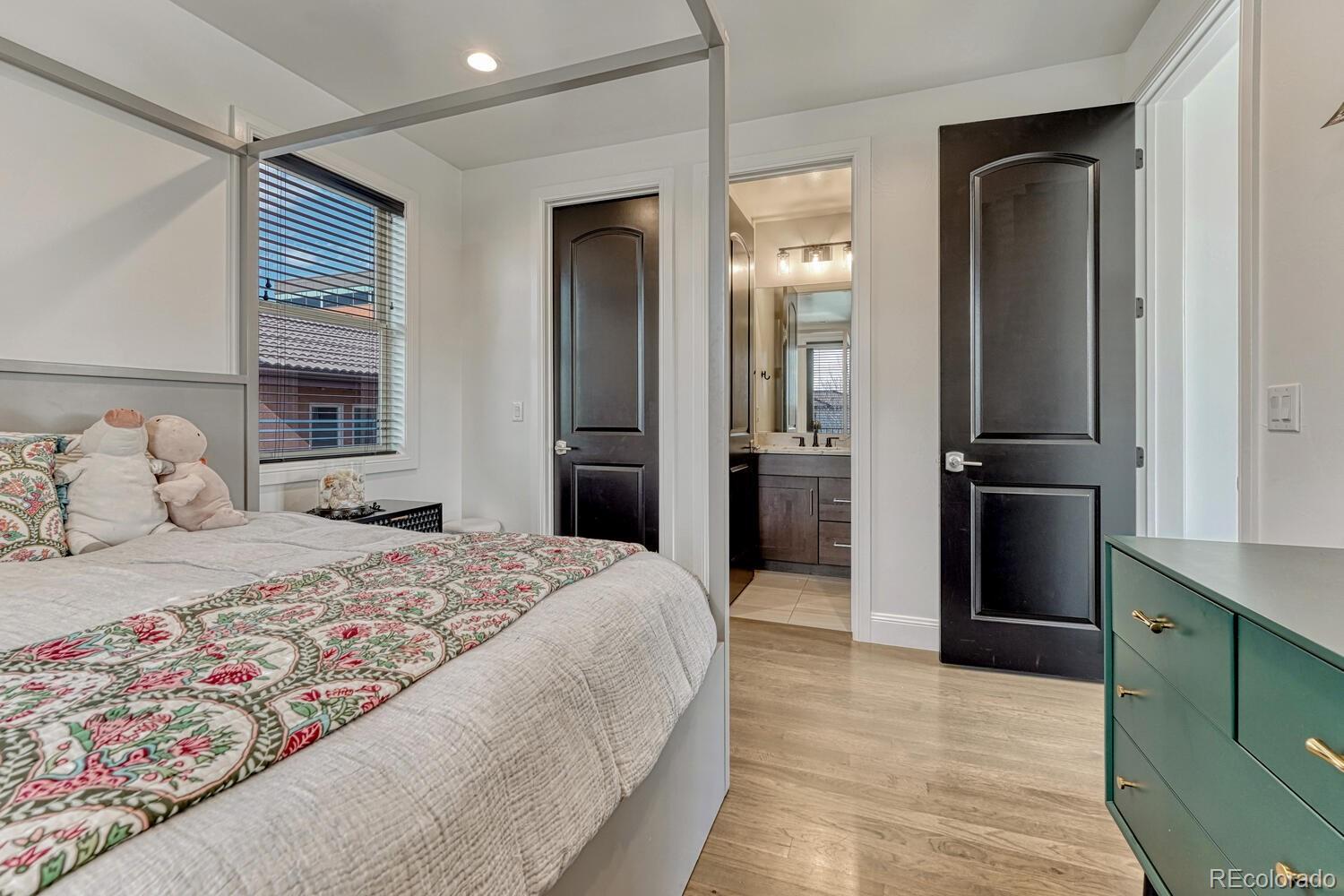 9486 E Winding Hill Avenue