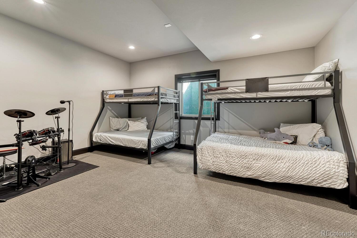 9486 E Winding Hill Avenue