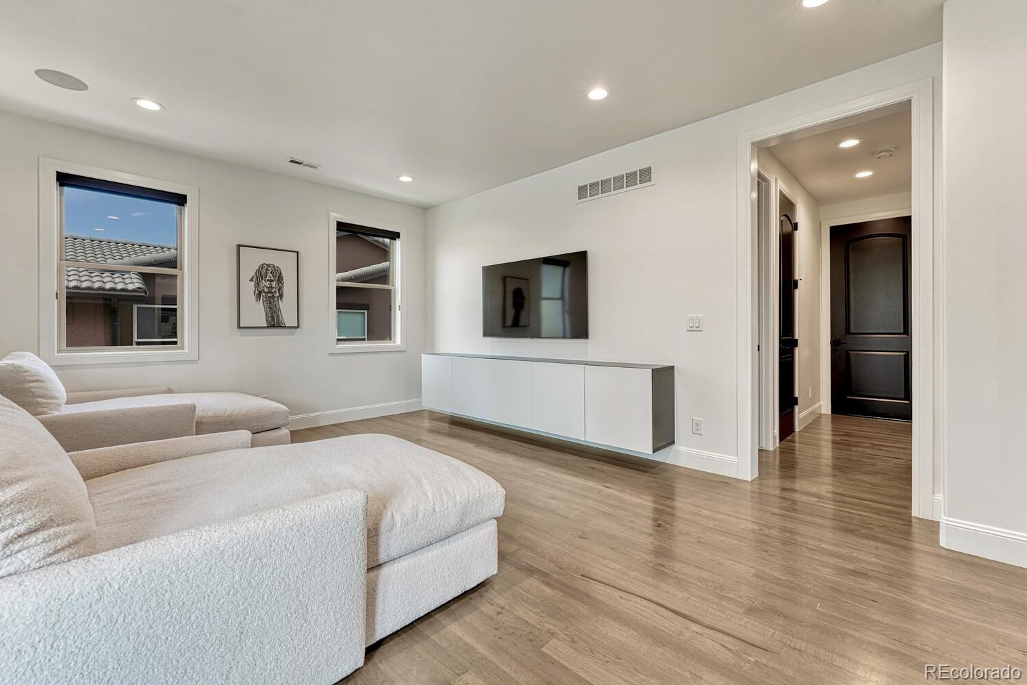 9486 E Winding Hill Avenue