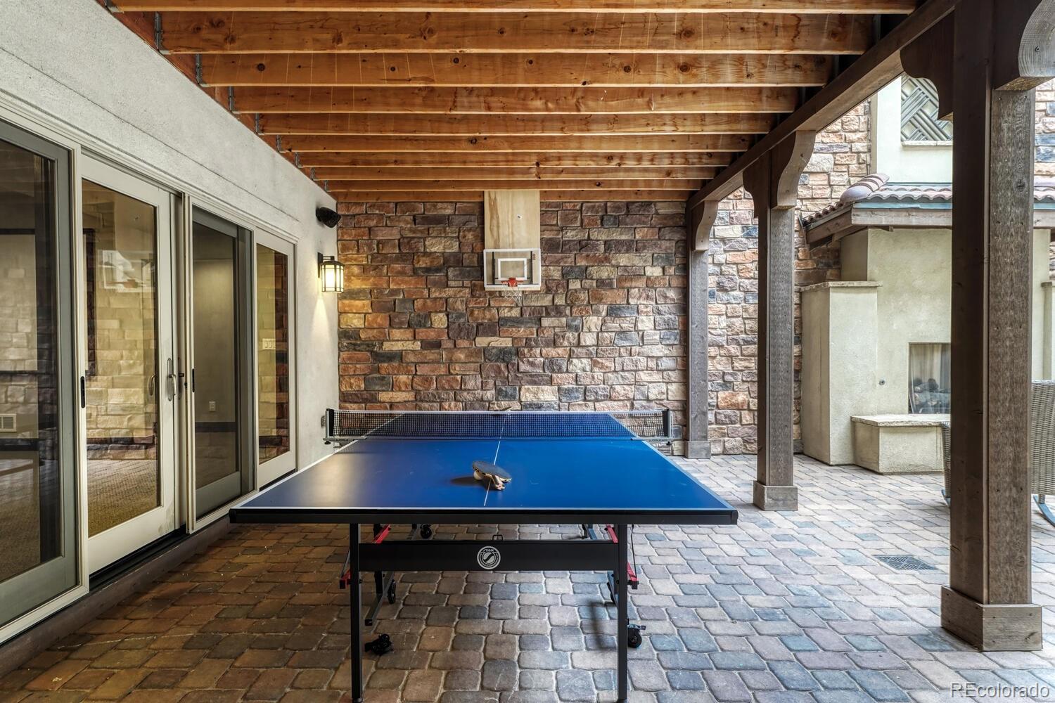 9486 E Winding Hill Avenue