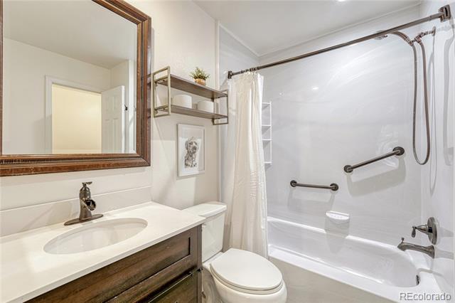 1811 S Quebec Way Unit: 1