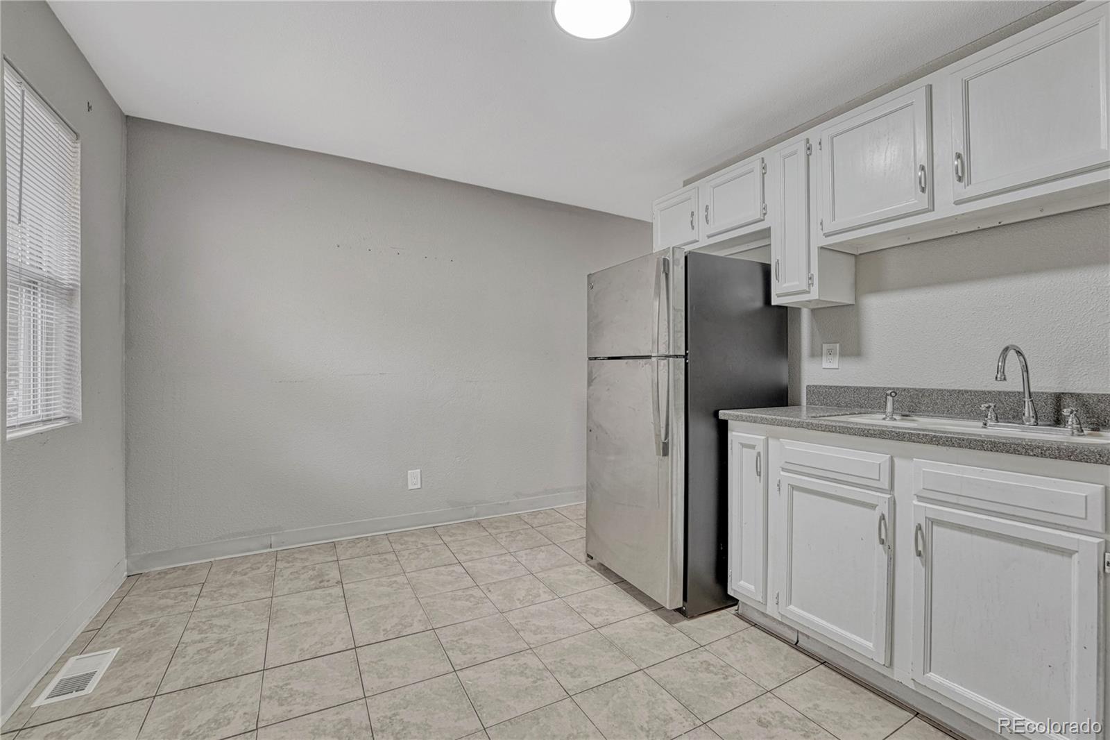 1158 S Navajo Street