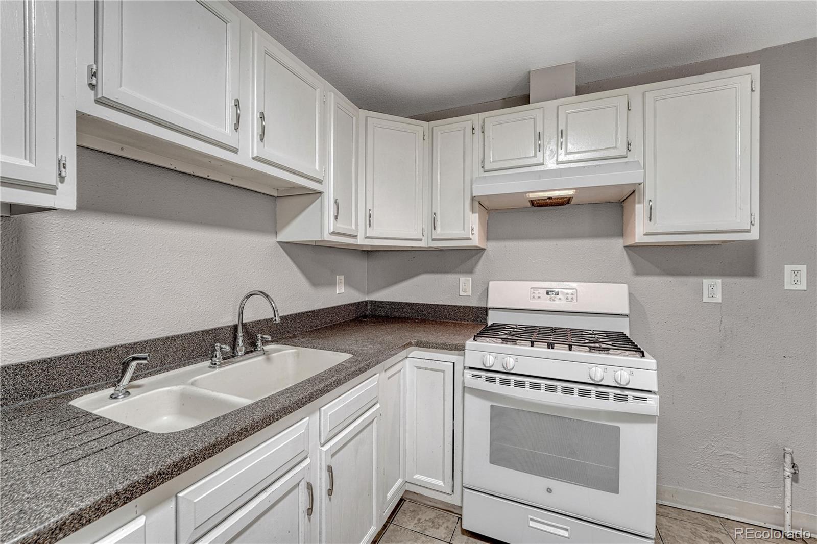 1158 S Navajo Street