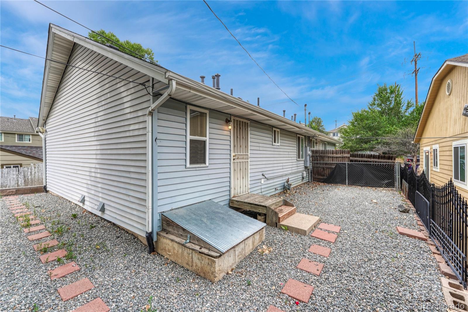 1158 S Navajo Street