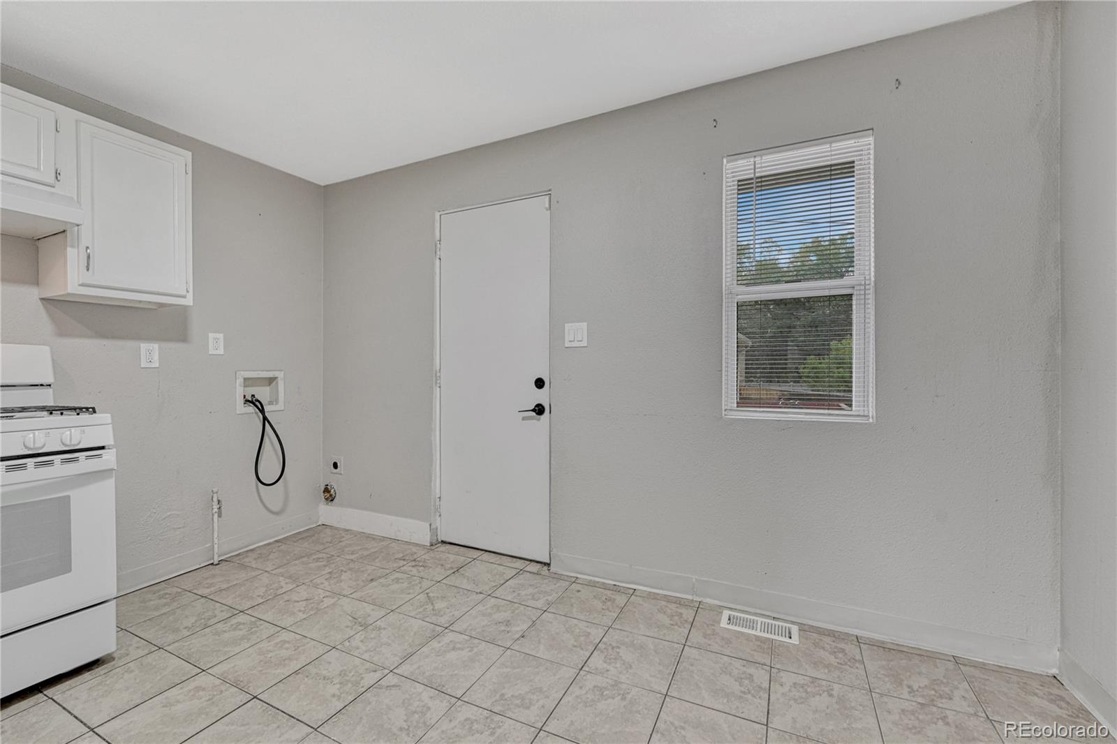 1158 S Navajo Street