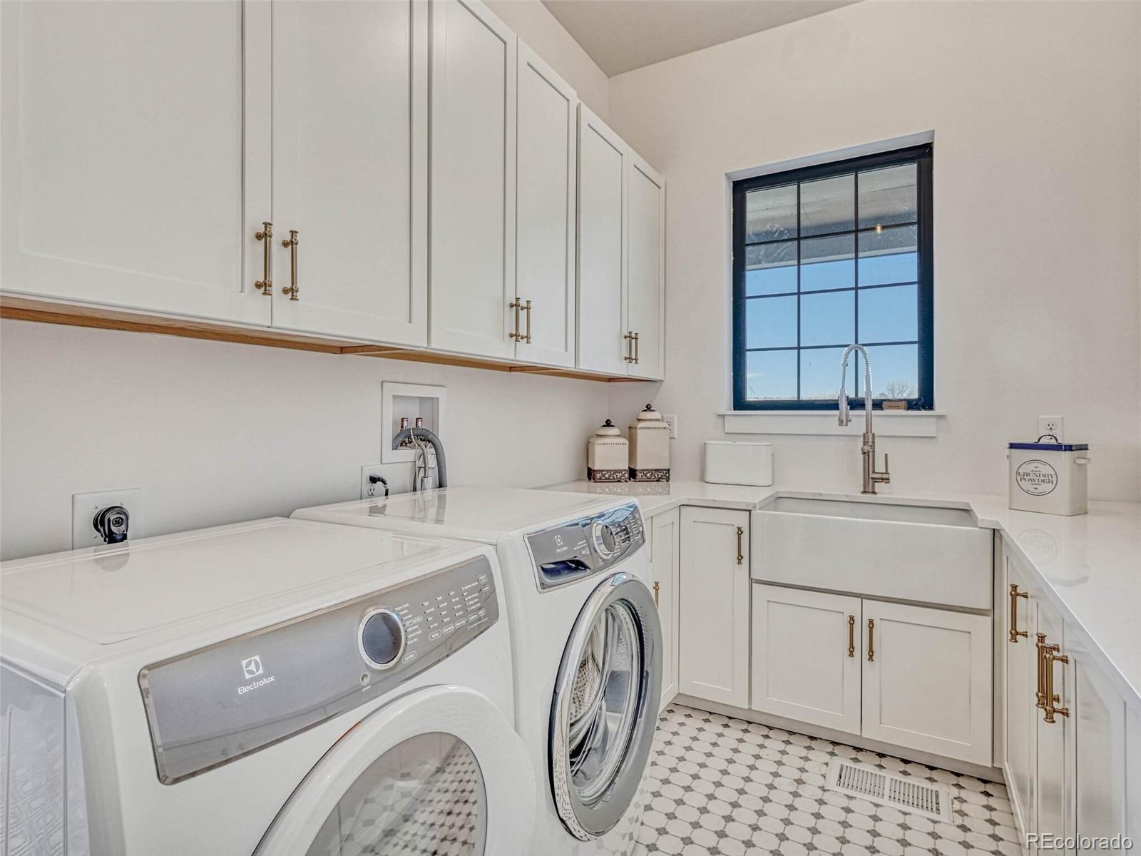 15155 E Pinewood Place