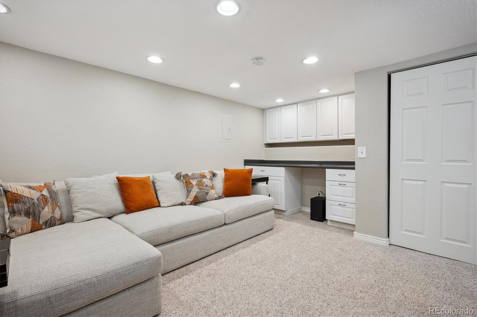 1099 Thornbury Place
