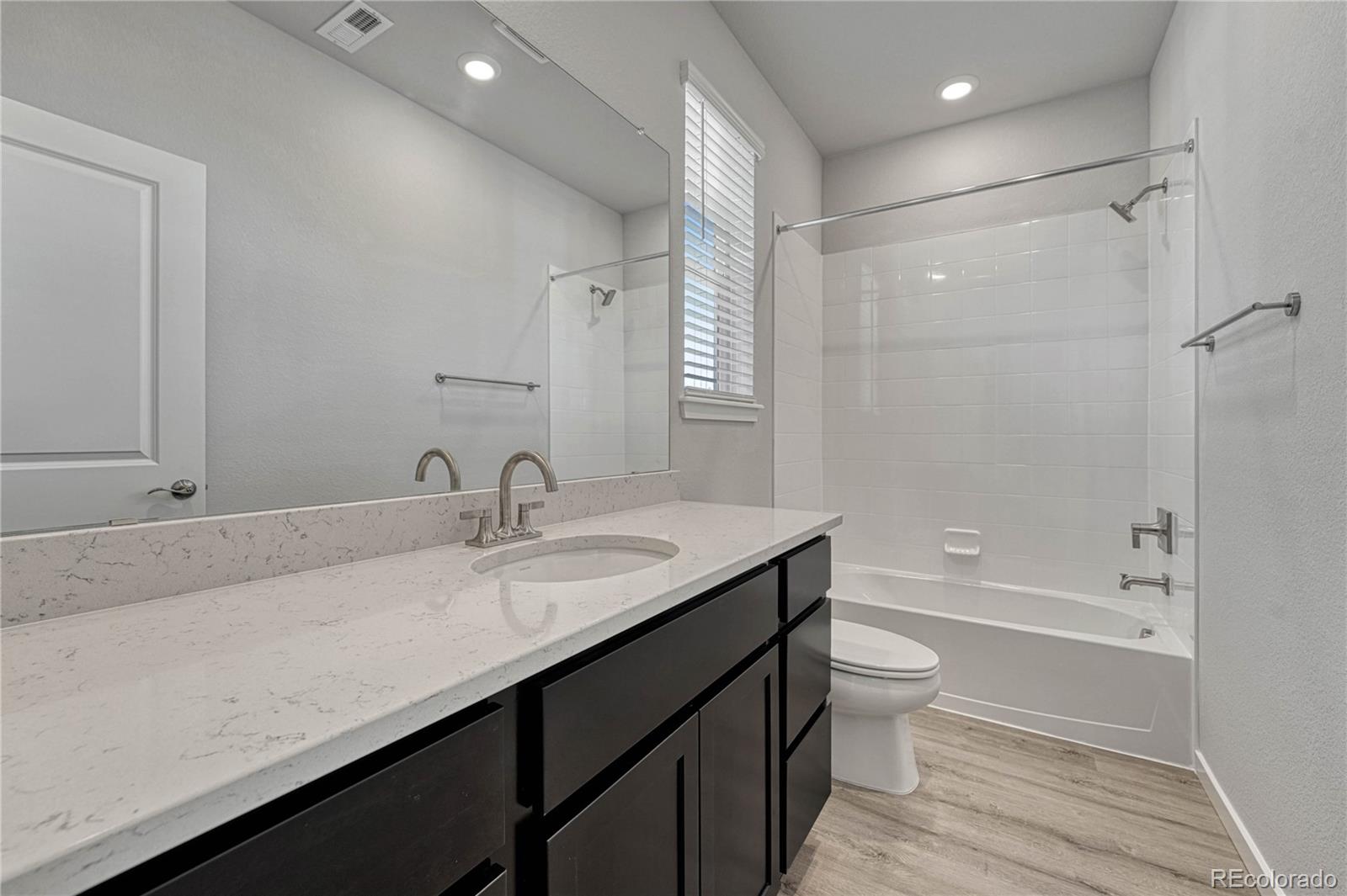 4942942