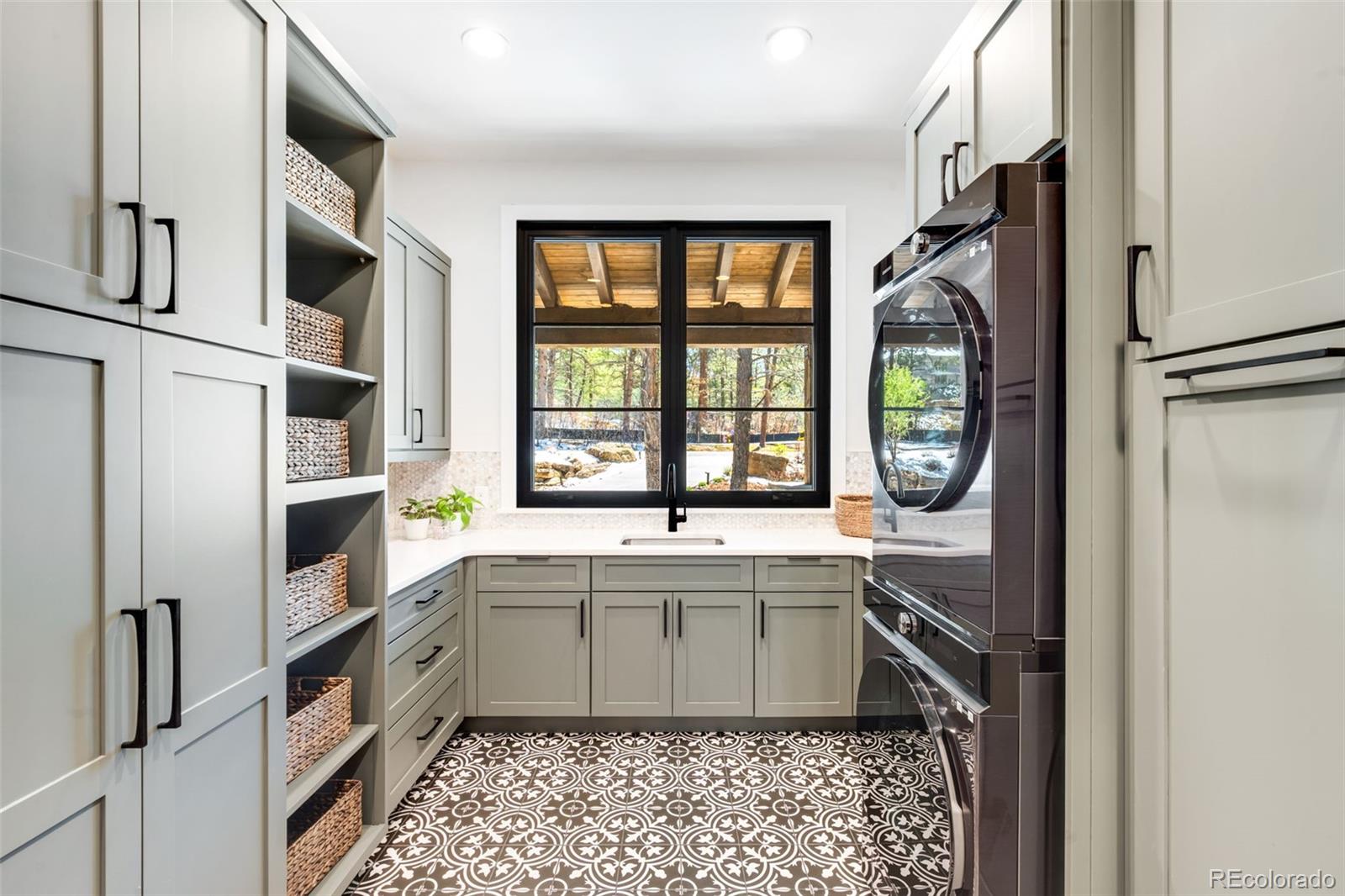 1151 Country Club Parkway