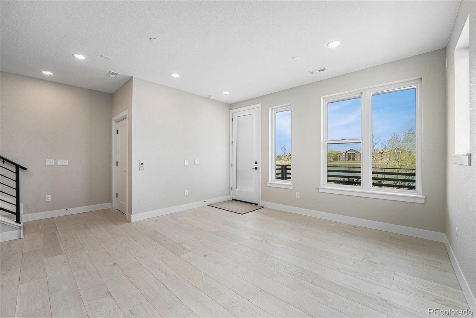 2329 Lakeshore Lane Unit: 14