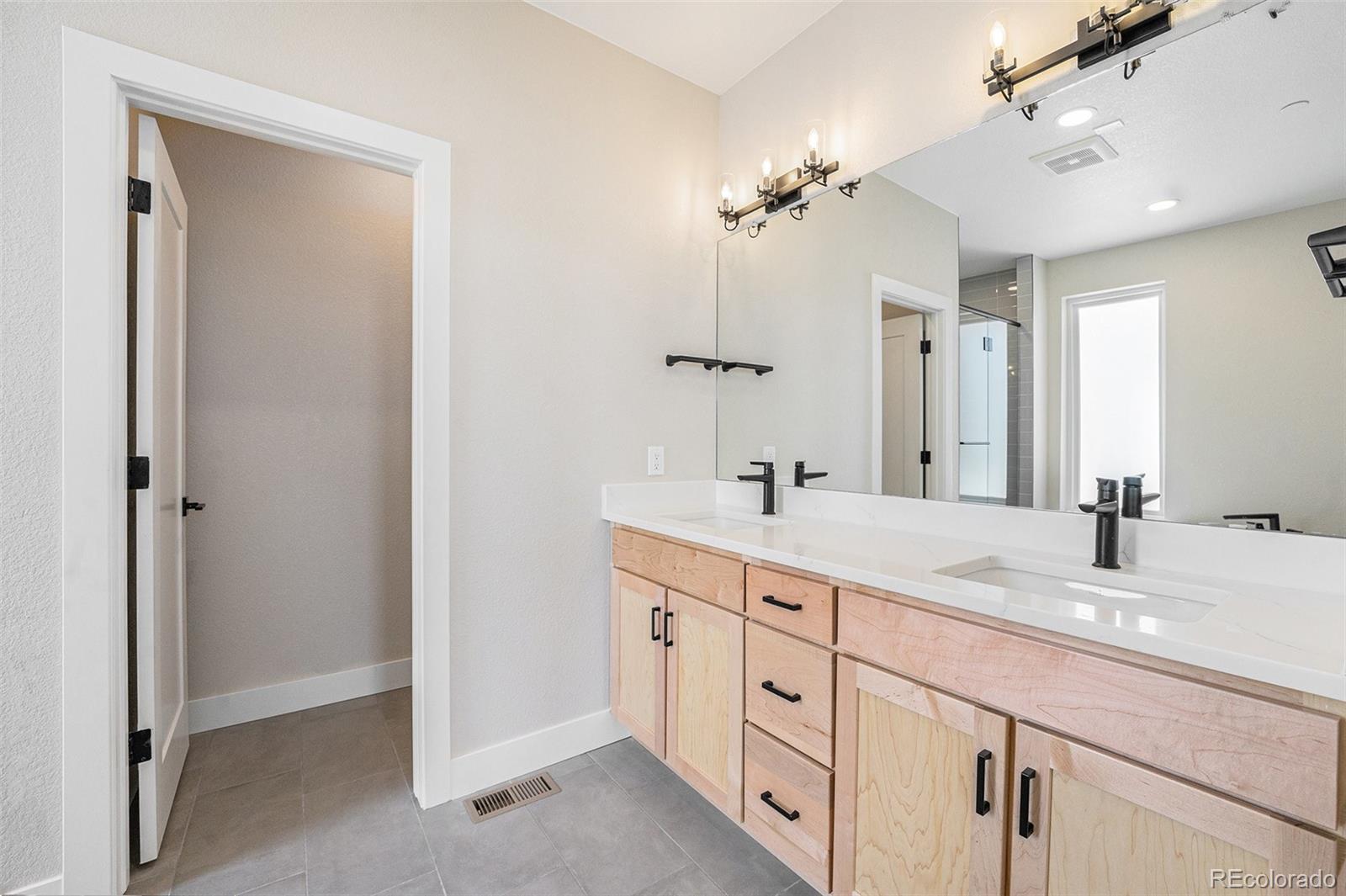 2329 Lakeshore Lane Unit: 14