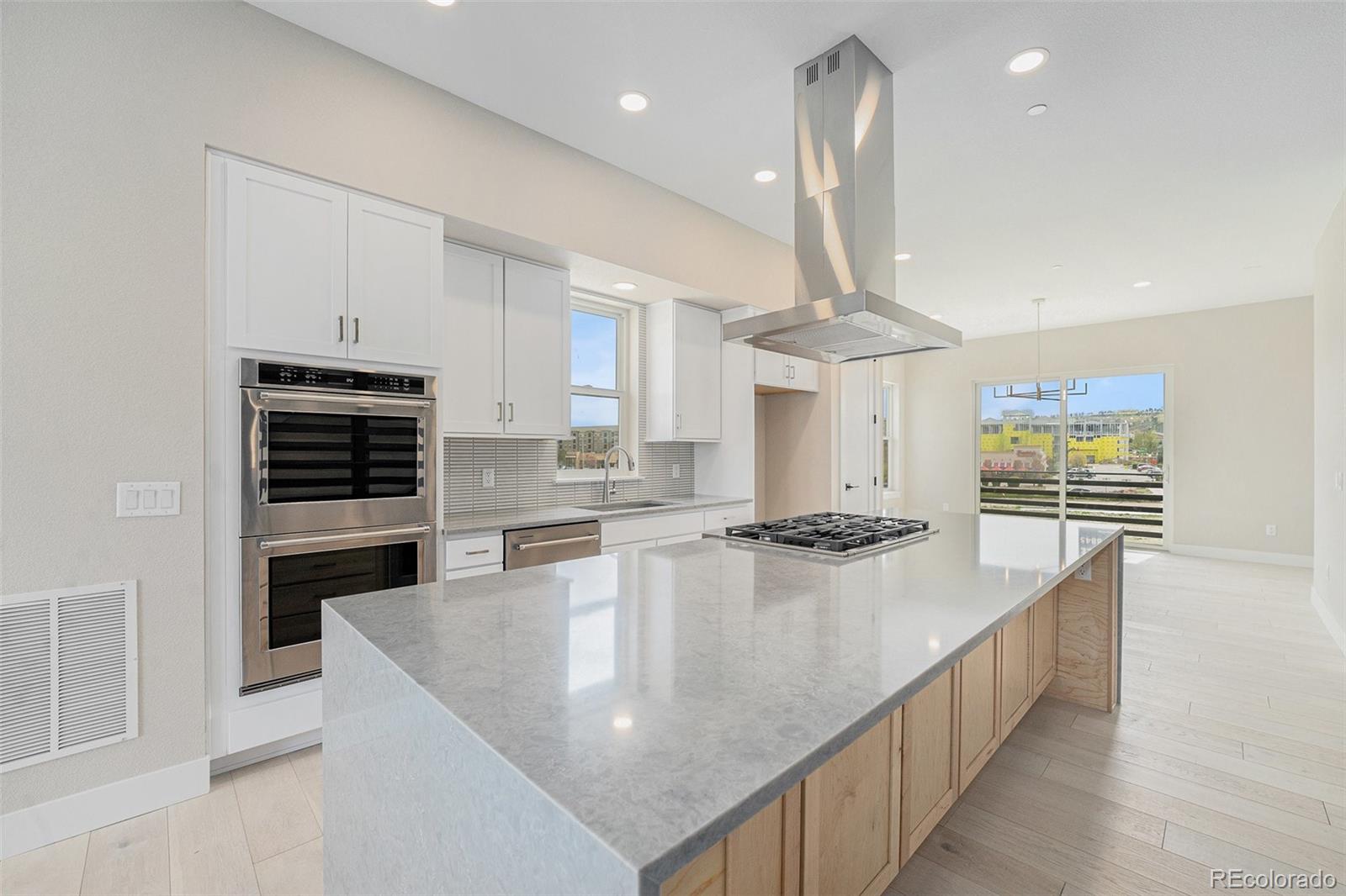 2329 Lakeshore Lane Unit: 14