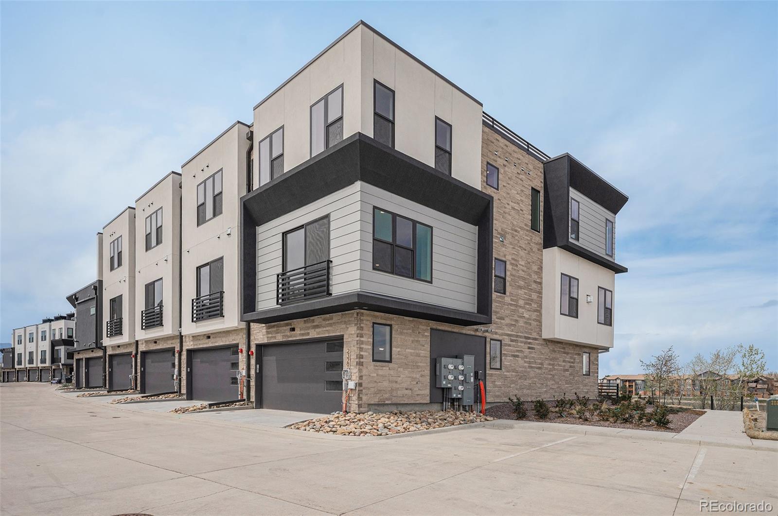 2329 Lakeshore Lane Unit: 14
