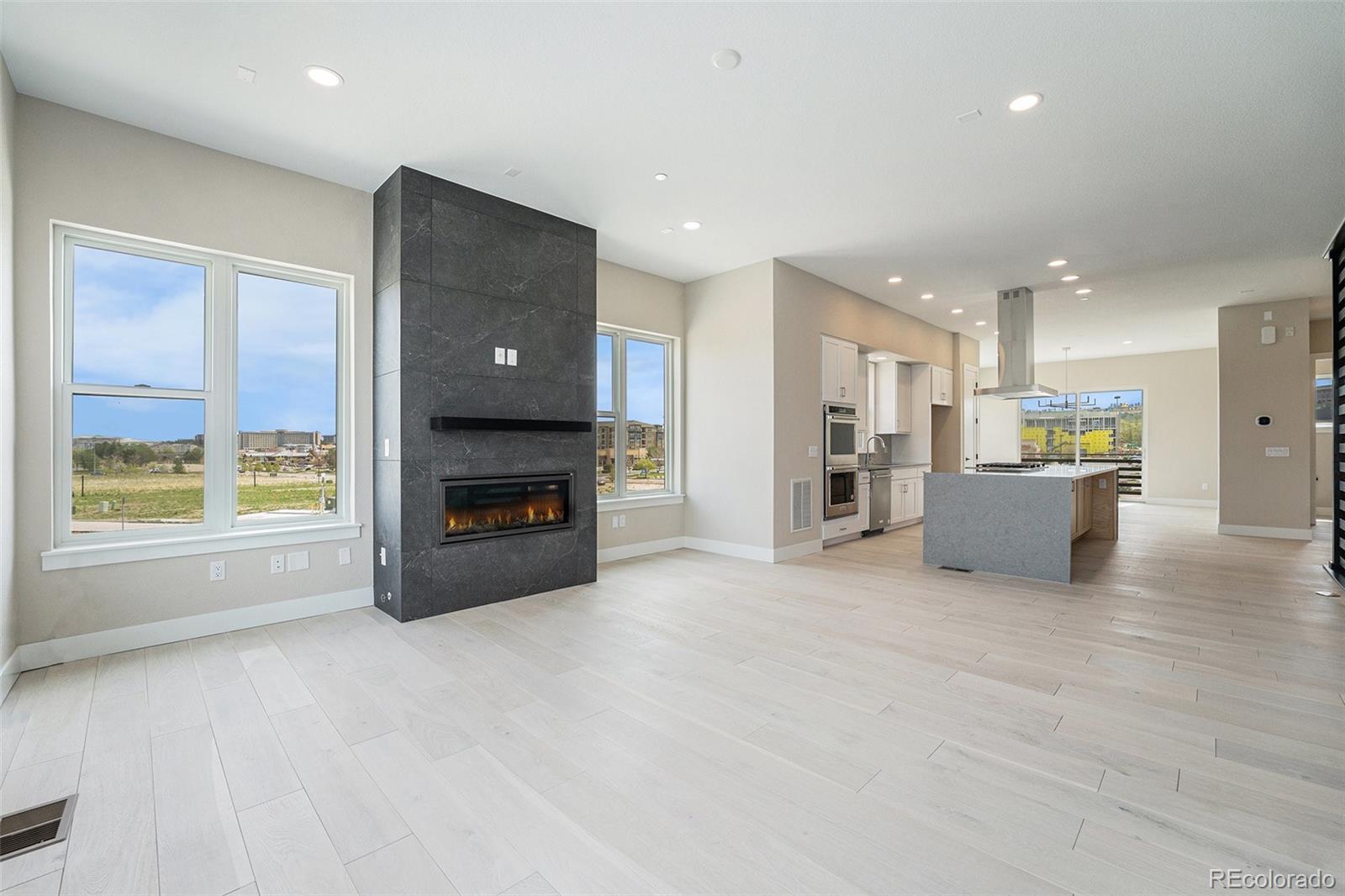 2329 Lakeshore Lane Unit: 14