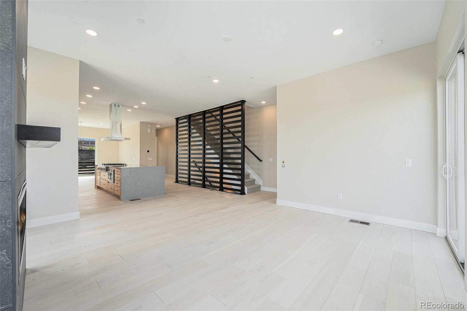2329 Lakeshore Lane Unit: 14