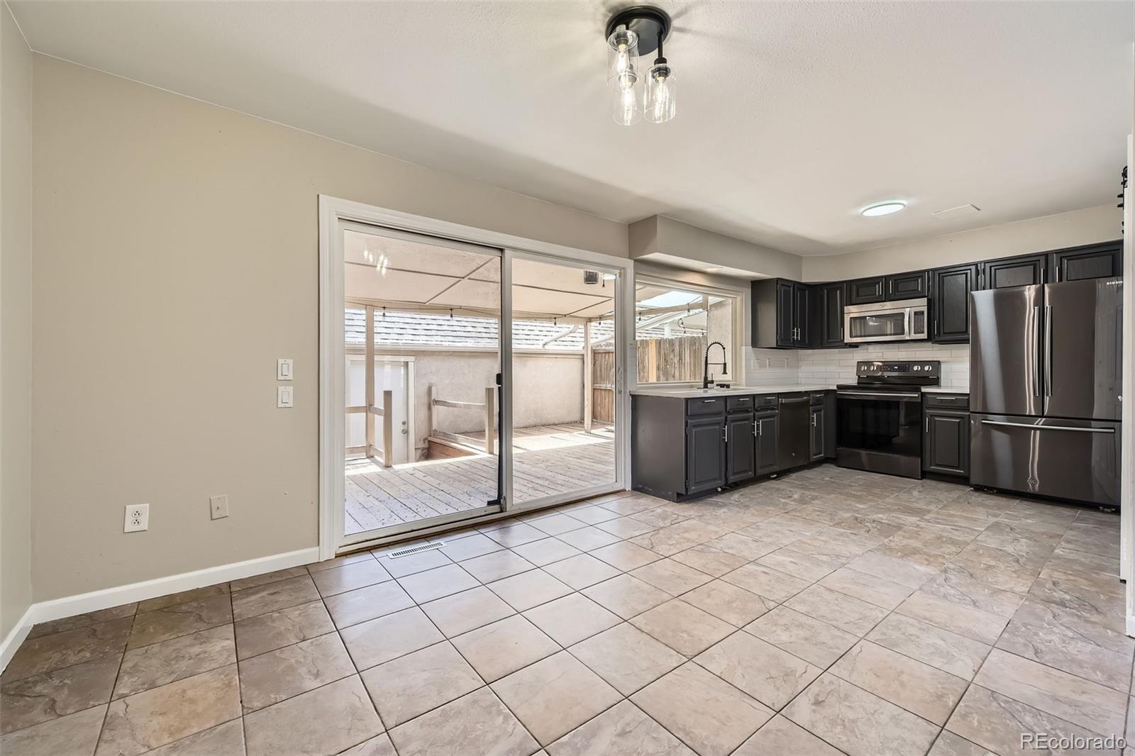 2913 S Vaughn Way