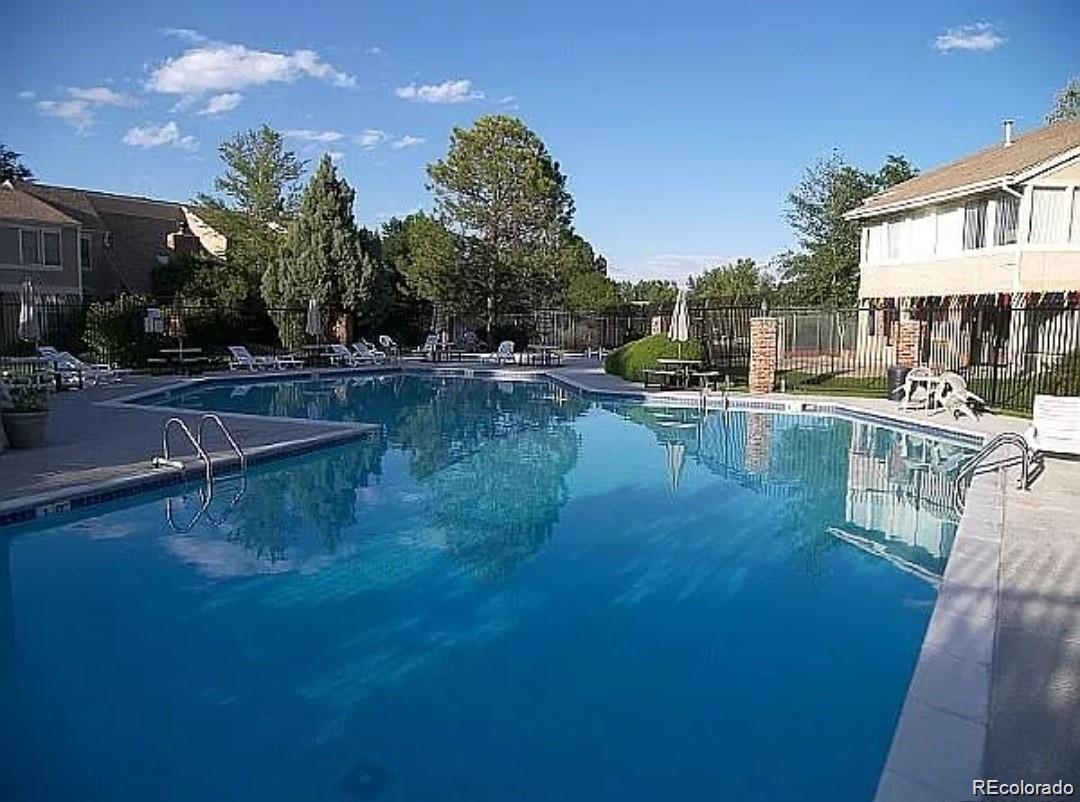 2913 S Vaughn Way