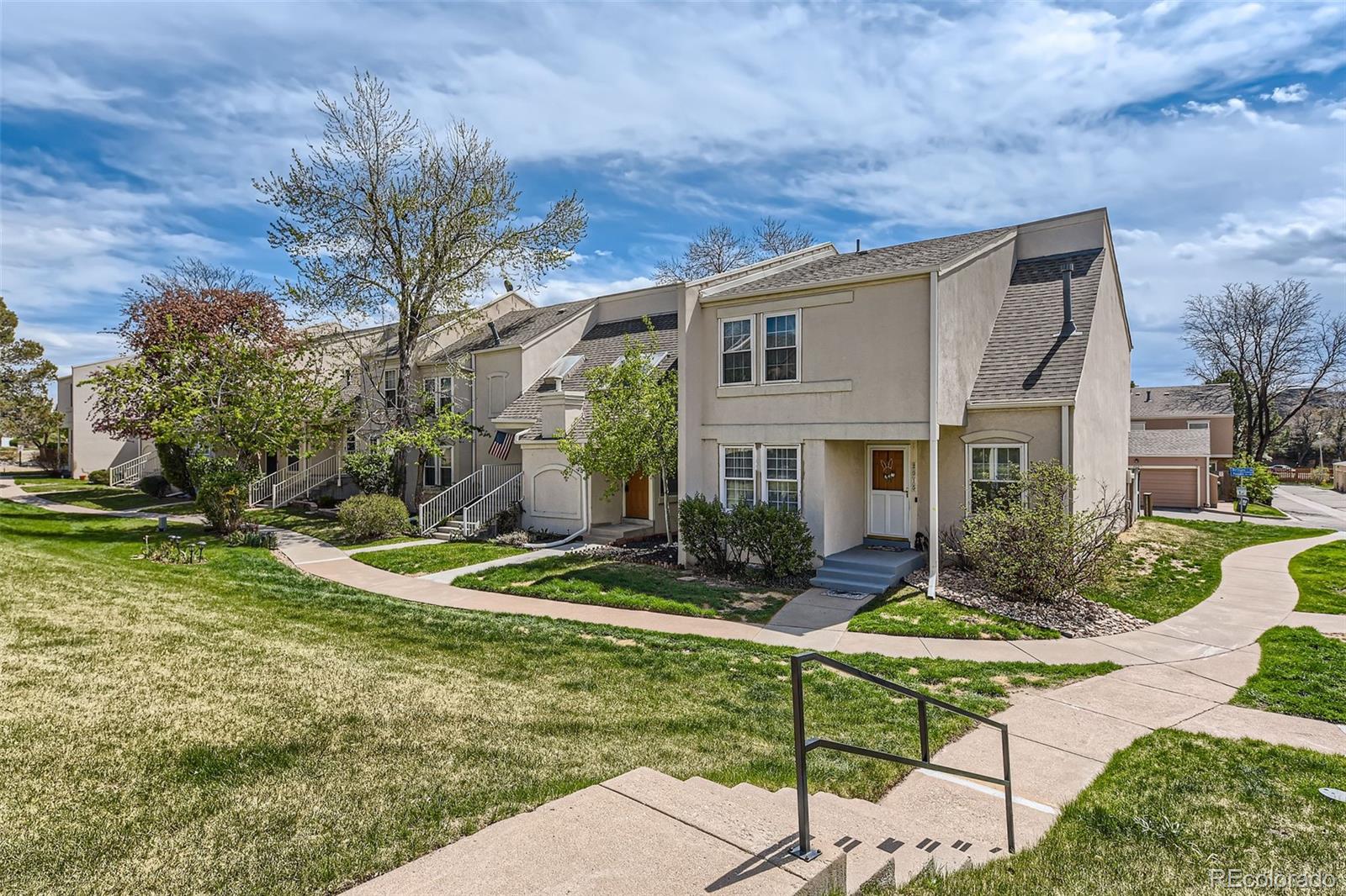 2913 S Vaughn Way
